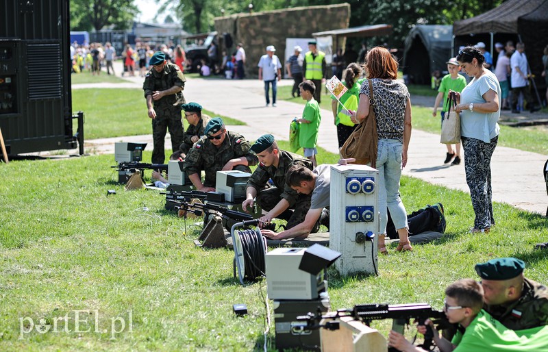 Pokazy, atrakcje i mundury zdjęcie nr 174976