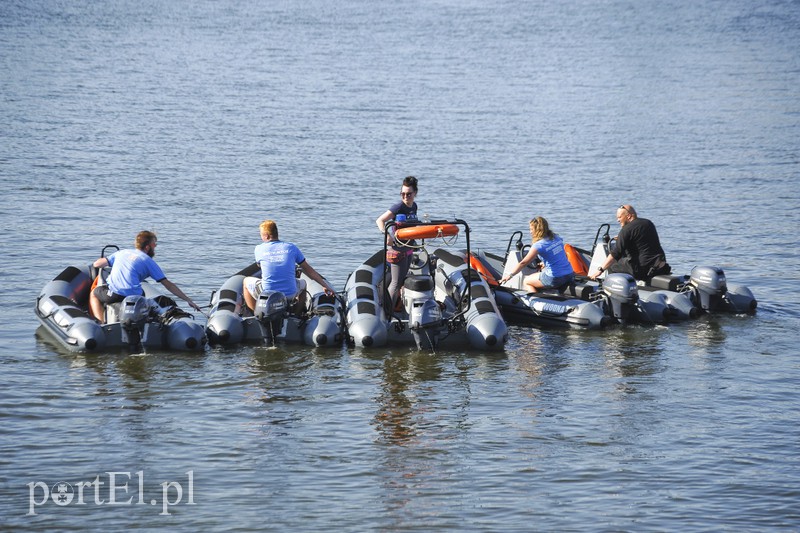 Motorowa ławica wypłynęła na wodę zdjęcie nr 175074