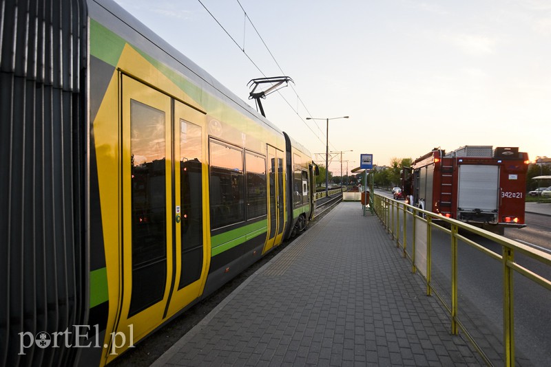 Zderzenie tramwaju z mercedesem zdjęcie nr 175118