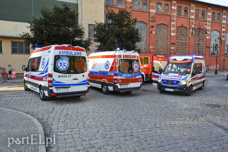 Elbląg Uderzyła w drzewo na starówce