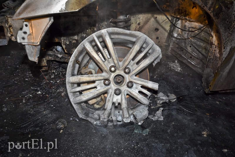 Infiniti spłonęło doszczętnie przy S22 zdjęcie nr 176478