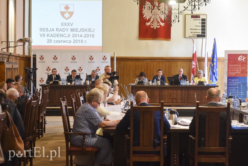 Elbląg Zarzuty, riposty i pat, czyli emocje wokół prezydenta