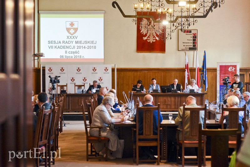 Sesja Rady Miejskiej na żywo. O Starcie i cieple zdjęcie nr 180125