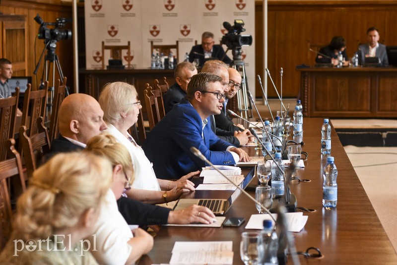 Sesja Rady Miejskiej na żywo. O Starcie i cieple zdjęcie nr 180128