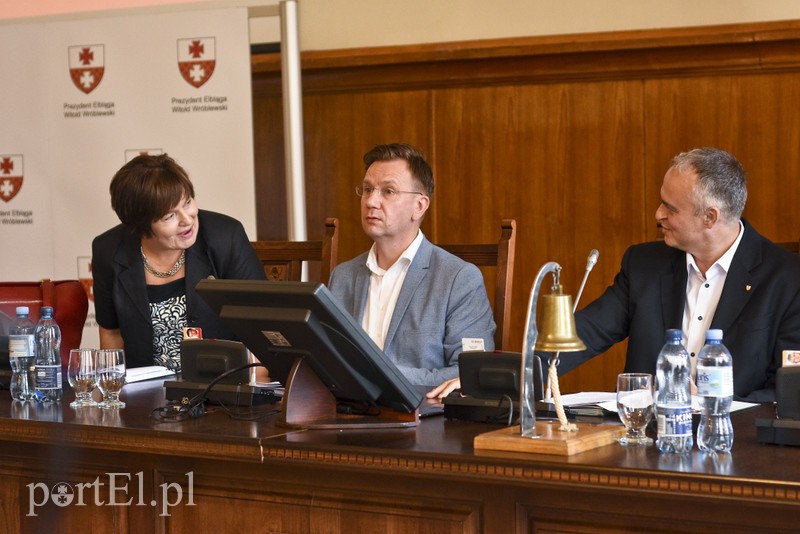 Sesja Rady Miejskiej na żywo. O Starcie i cieple zdjęcie nr 180109