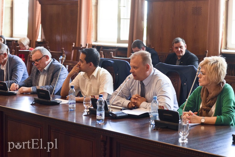 Sesja Rady Miejskiej na żywo. O Starcie i cieple zdjęcie nr 180127