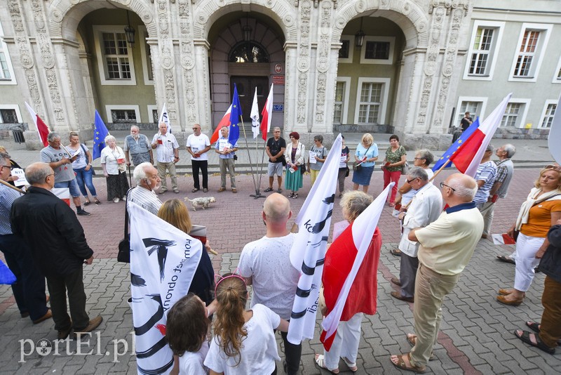 Elbląg Władza, w sposób cyniczny, robi z nas poddanych