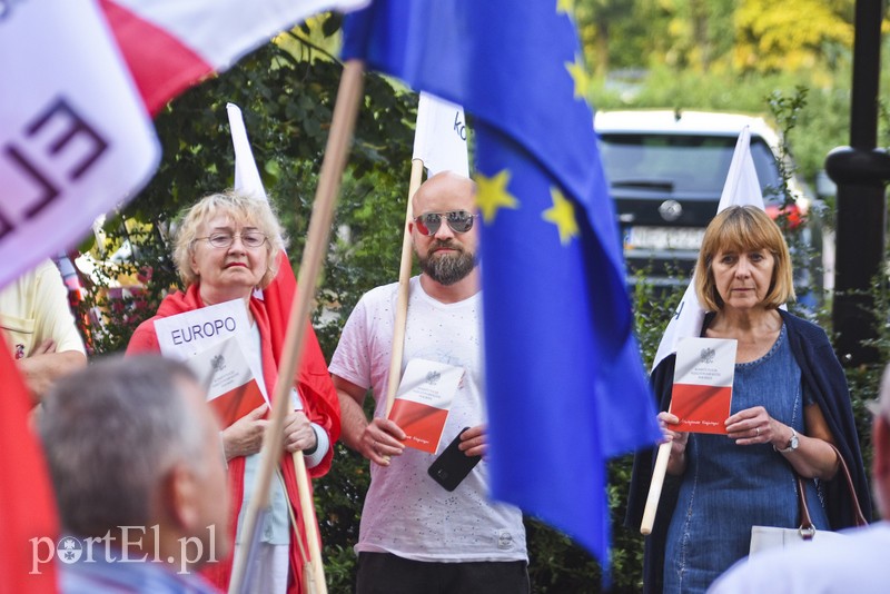 Władza, w sposób cyniczny, robi z nas poddanych zdjęcie nr 180973