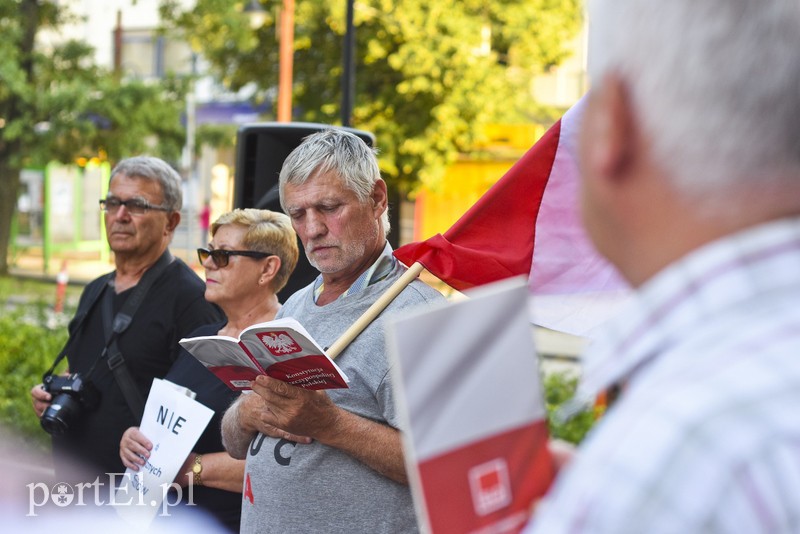 Władza, w sposób cyniczny, robi z nas poddanych zdjęcie nr 180968