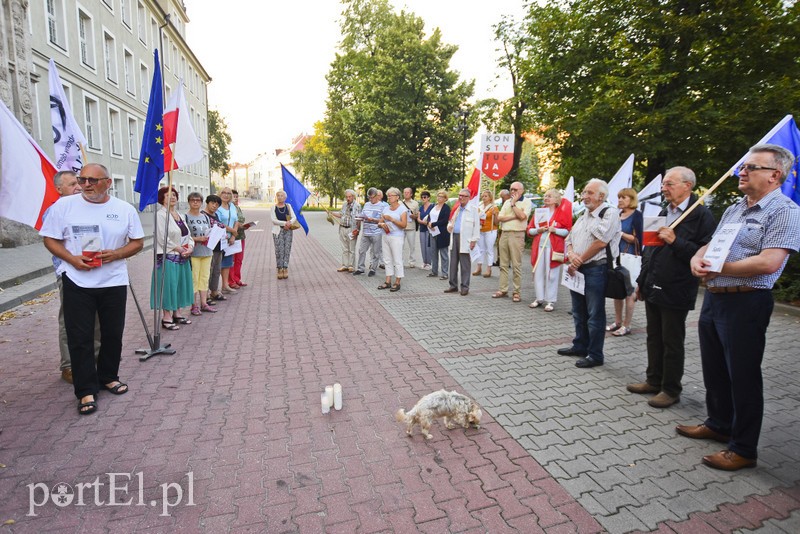 Władza, w sposób cyniczny, robi z nas poddanych zdjęcie nr 180971