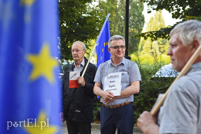 Władza, w sposób cyniczny, robi z nas poddanych zdjęcie nr 180969