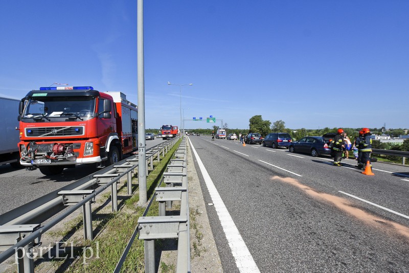 Kolizja na obwodnicy, tworzą się ogromne korki zdjęcie nr 181008