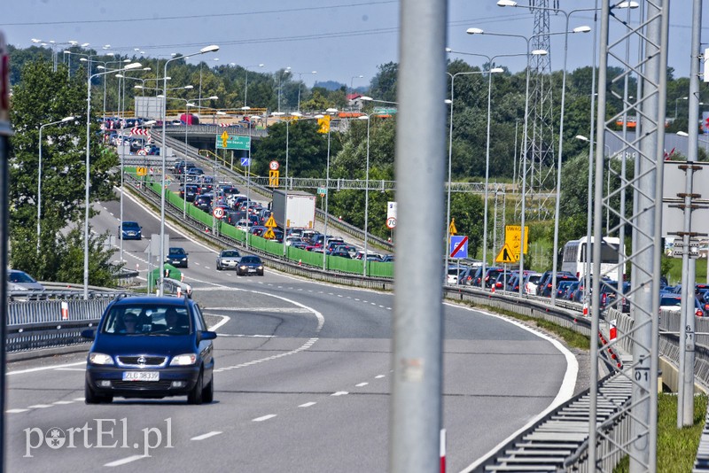Kolizja na obwodnicy, tworzą się ogromne korki zdjęcie nr 181015