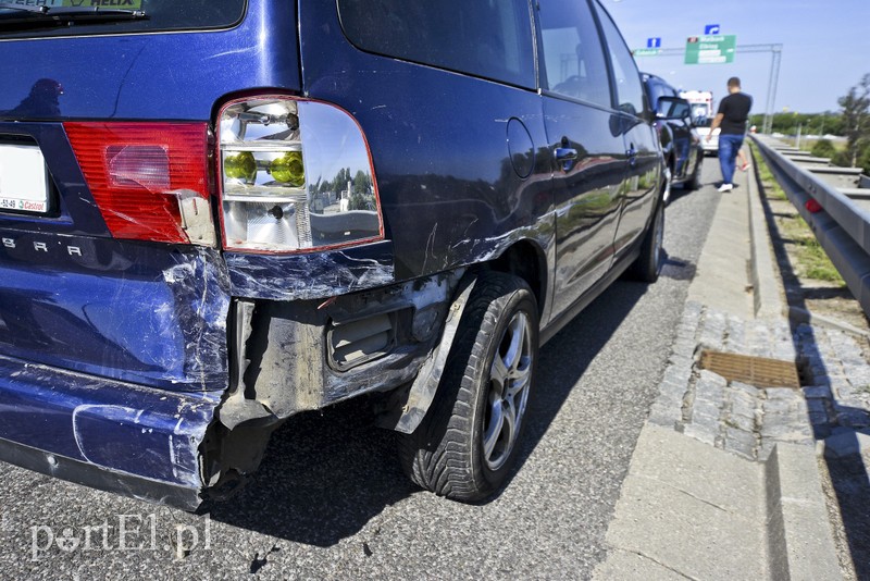 Kolizja na obwodnicy, tworzą się ogromne korki zdjęcie nr 181006