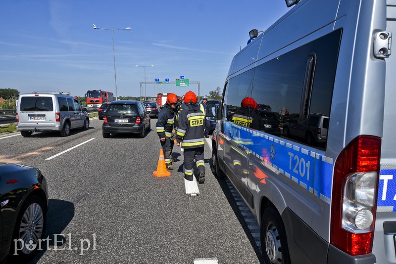 Kolizja na obwodnicy, tworzą się ogromne korki zdjęcie nr 181010