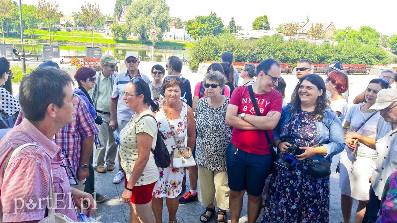 Historia z przewodnikami w tle zdjęcie nr 181029