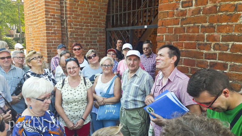 Historia z przewodnikami w tle zdjęcie nr 181026