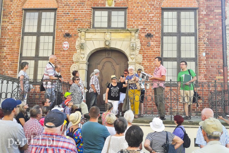 Historia z przewodnikami w tle zdjęcie nr 181036