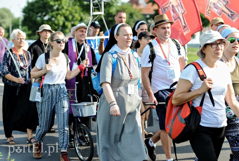 Pielgrzymi ruszyli na Jasną Górę zdjęcie nr 181370