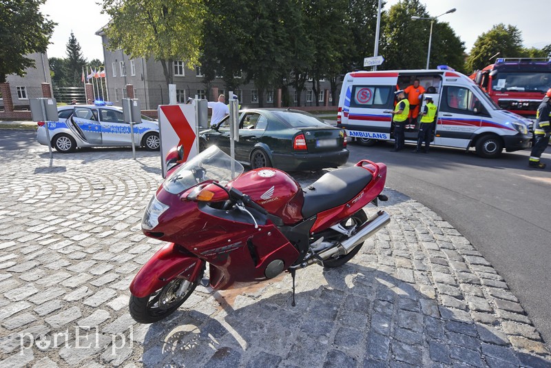 Pierwsza kolizja na nowym rondzie zdjęcie nr 182392