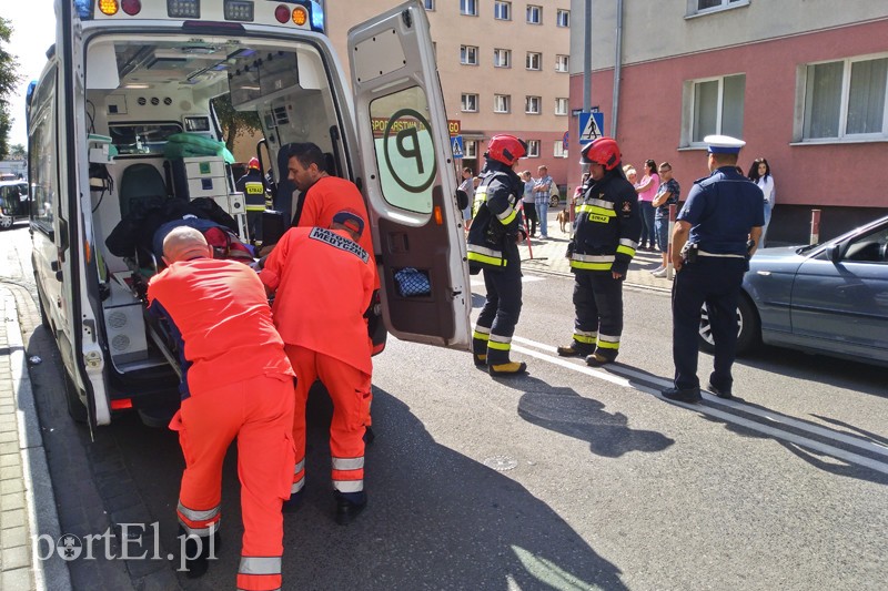 Elbląg Zderzenie na skrzyżowaniu, motocyklista w szpitalu