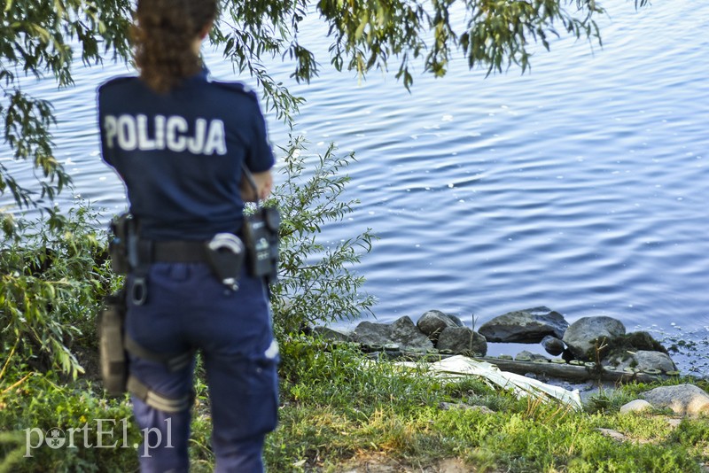 Ciało mężczyzny w rzece Elbląg zdjęcie nr 182754