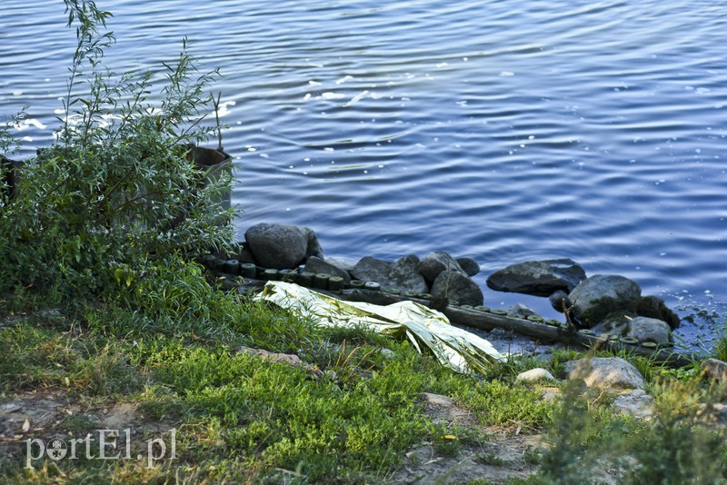 Ciało mężczyzny w rzece Elbląg zdjęcie nr 182752