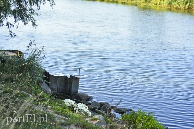 Ciało mężczyzny w rzece Elbląg zdjęcie nr 182753