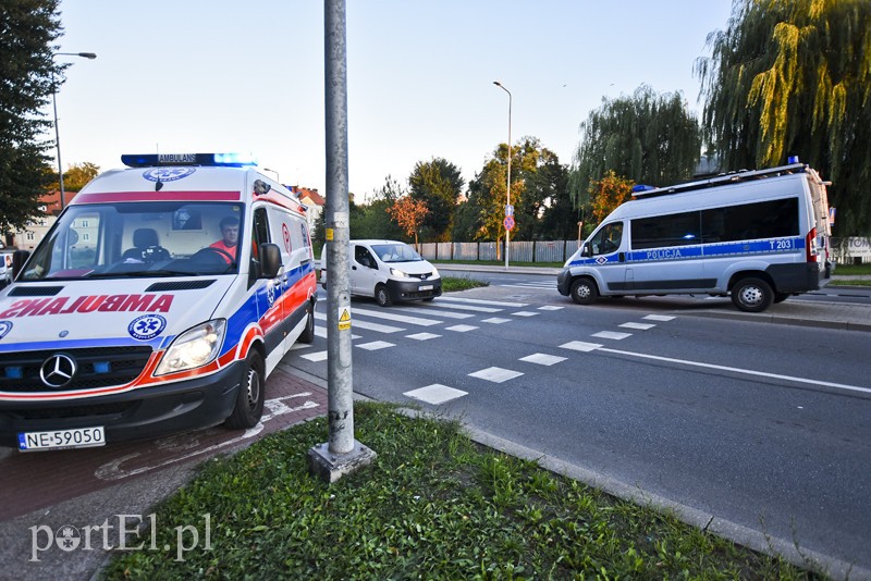 Potrącenie na ul. Górnośląskiej, matka z 2-letnim dzieckiem w szpitalu zdjęcie nr 183747