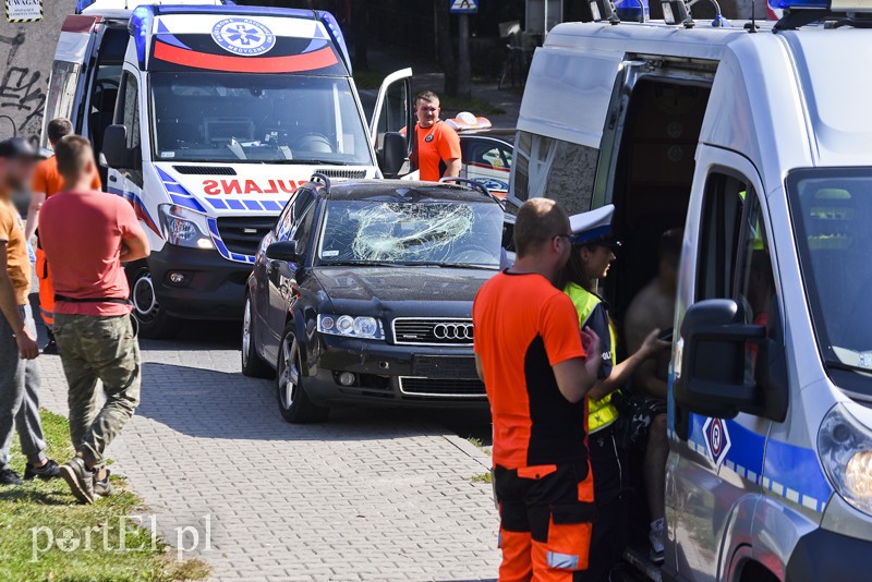 Rowerzysta wjechał wprost pod audi zdjęcie nr 183912