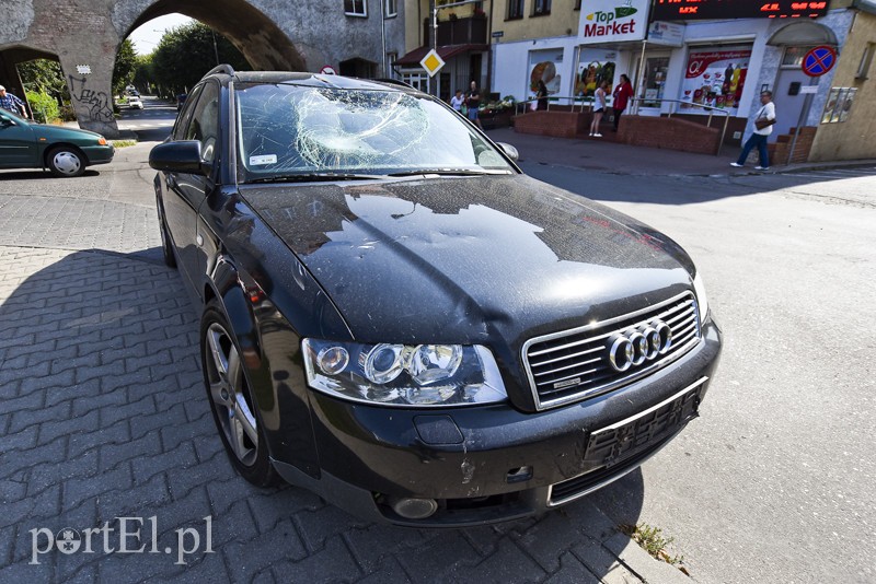 Elbląg Rowerzysta wjechał wprost pod audi