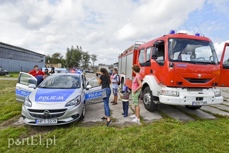 Atrakcje na ziemi i w powietrzu, czyli festyn na lotnisku zdjęcie nr 184033