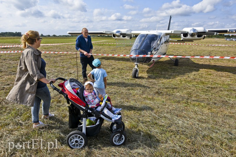 Atrakcje na ziemi i w powietrzu, czyli festyn na lotnisku zdjęcie nr 184009