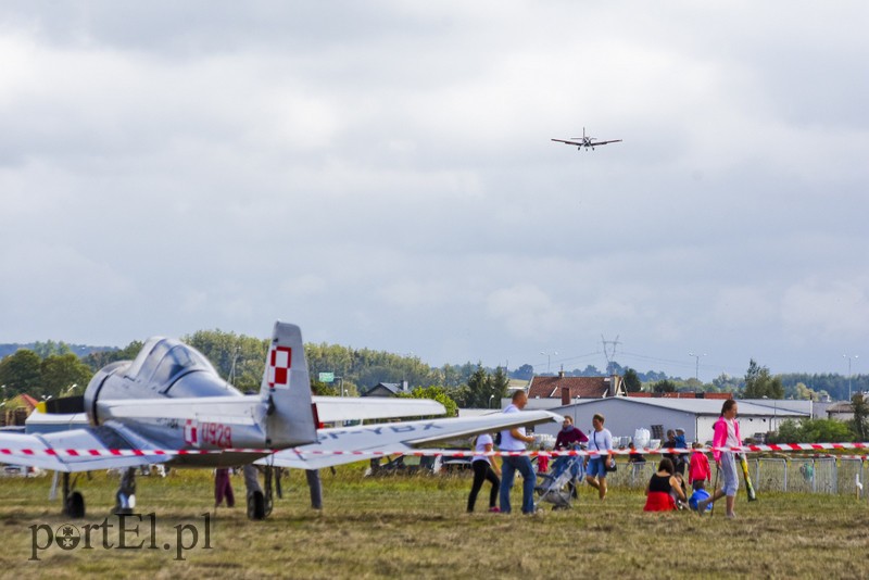 Atrakcje na ziemi i w powietrzu, czyli festyn na lotnisku zdjęcie nr 184045