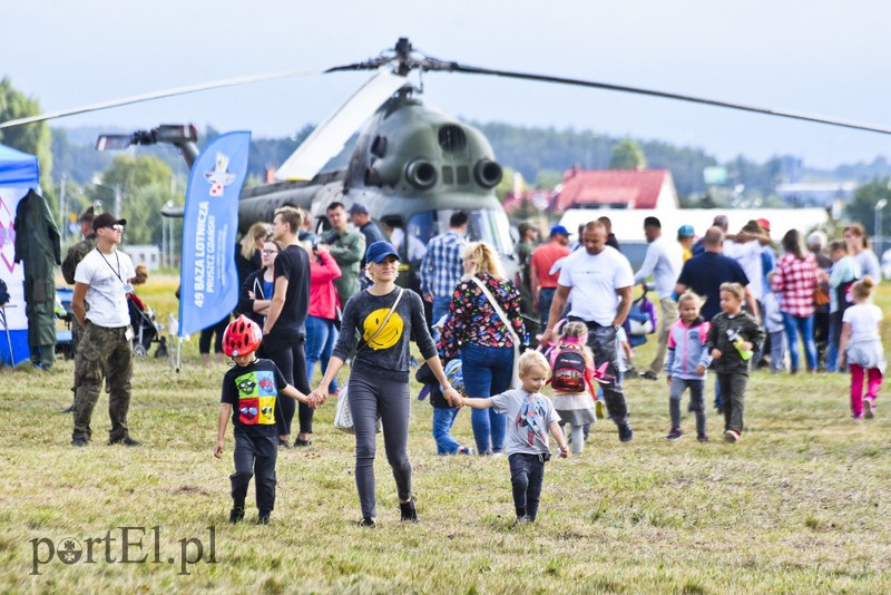 Atrakcje na ziemi i w powietrzu, czyli festyn na lotnisku zdjęcie nr 184018