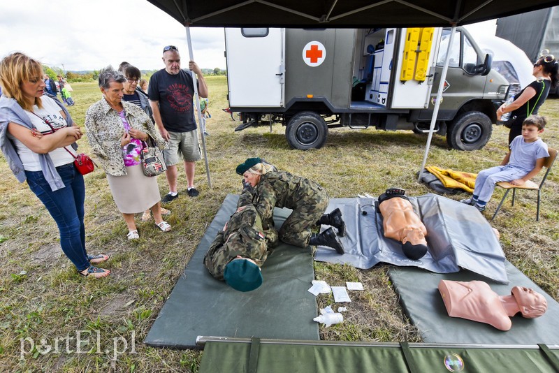 Atrakcje na ziemi i w powietrzu, czyli festyn na lotnisku zdjęcie nr 184039