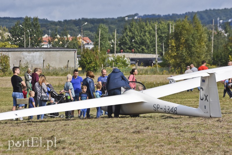 Atrakcje na ziemi i w powietrzu, czyli festyn na lotnisku zdjęcie nr 184025