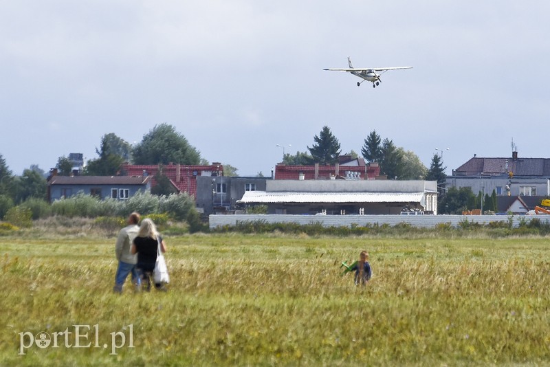 Atrakcje na ziemi i w powietrzu, czyli festyn na lotnisku zdjęcie nr 184040