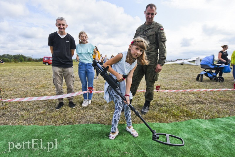 Atrakcje na ziemi i w powietrzu, czyli festyn na lotnisku zdjęcie nr 184028