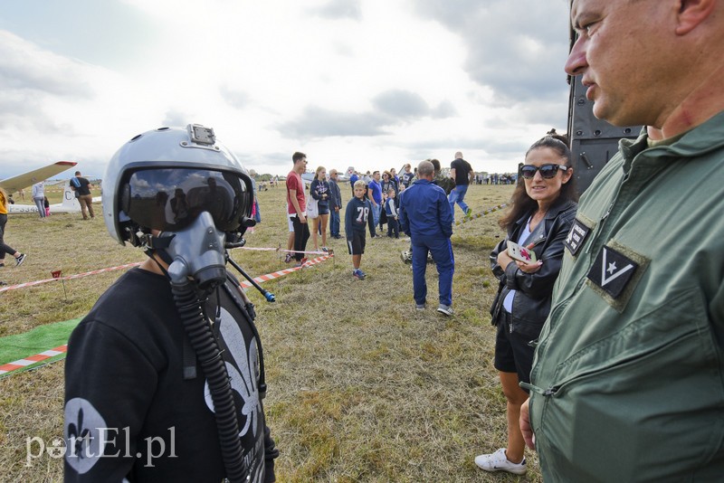 Atrakcje na ziemi i w powietrzu, czyli festyn na lotnisku zdjęcie nr 184027