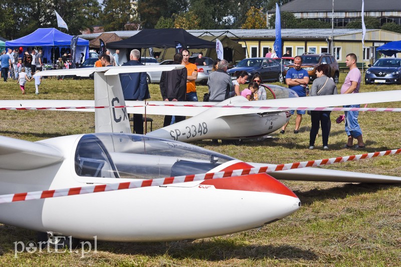 Atrakcje na ziemi i w powietrzu, czyli festyn na lotnisku zdjęcie nr 184013