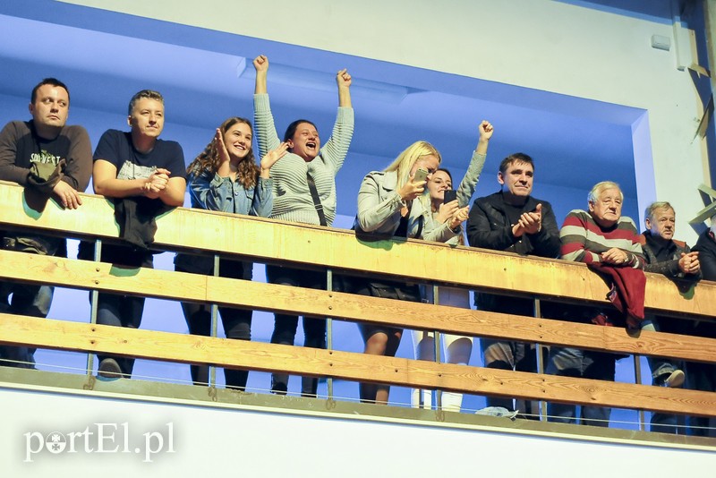 Lewy prosty w hali MOS-u zdjęcie nr 185594