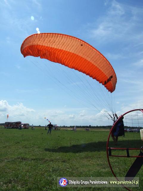 Elbląg Paralotnie na pikniku lotniczym