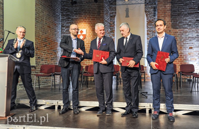 Mniej polityki, więcej współpracy zdjęcie nr 187048