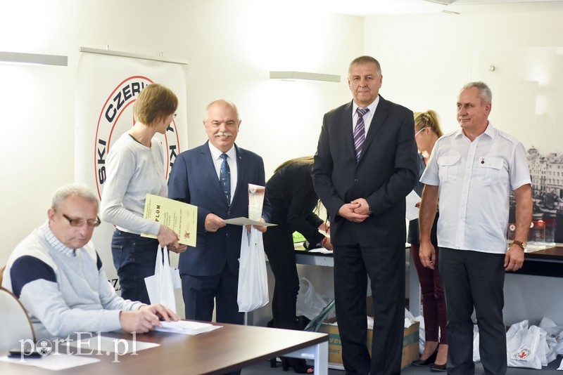 Krew na litry, grosze na kilogramy zdjęcie nr 187082