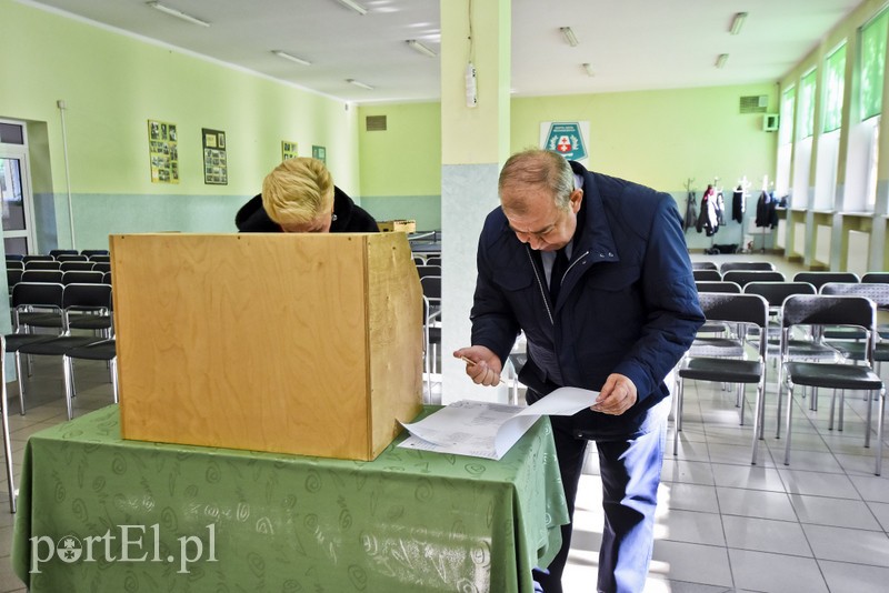 Kandydaci głosują zdjęcie nr 187373