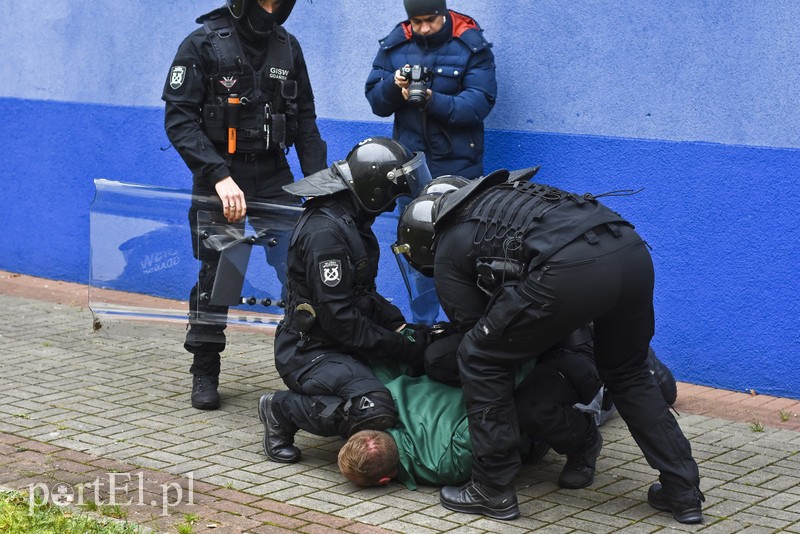 Bezpieczeństwo po obu stronach muru zdjęcie nr 189531