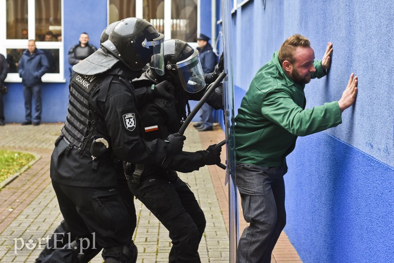 Bezpieczeństwo po obu stronach muru zdjęcie nr 189526