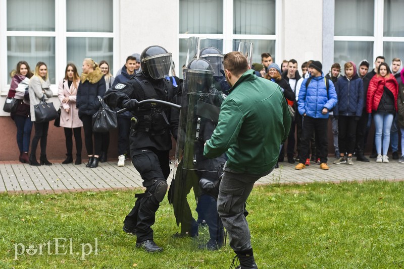 Bezpieczeństwo po obu stronach muru zdjęcie nr 189520