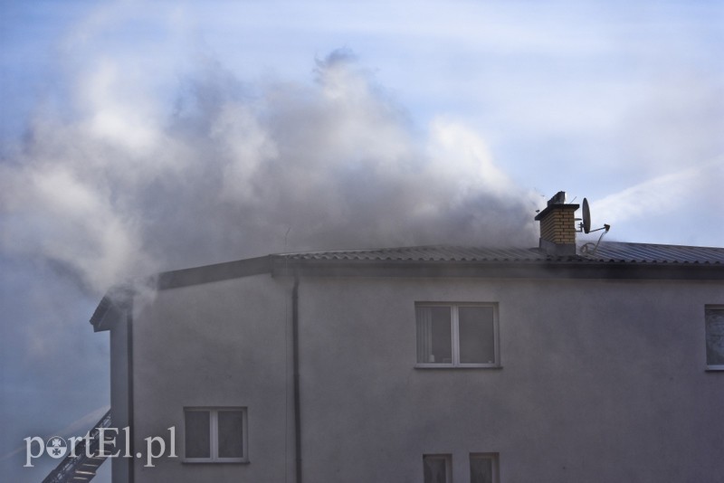 Pożar poddasza budynku przy ul. Dojazdowej zdjęcie nr 189935